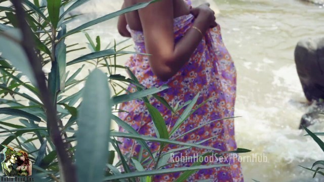 ලොකු නෝනා ගගේ නානවා හොරෙන් බලන් Sri Lanka Servant Fuck to Loku Madam while Bathing River Sex XXX
