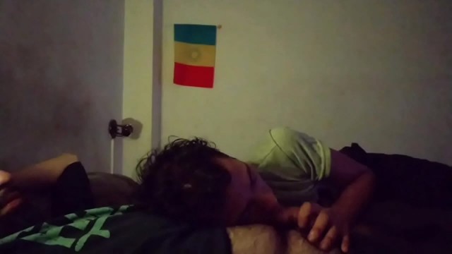 Primera Mamada de buenos días a macho peludo y cargado&period;