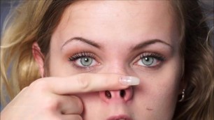 Amber Nose Play