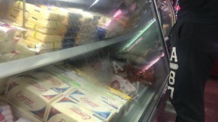 Bulto De Chico En Tienda