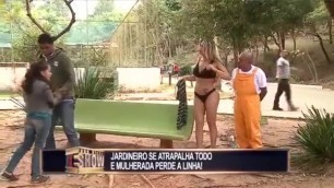 Woman Gets Wet, Takes off her Clothes and Leaves Men Delirious