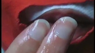 DEBORAH FÉTICHISTE LECHE SES DOIGTS BAVEUX SIMULE FELLATION EROTIC ASMR