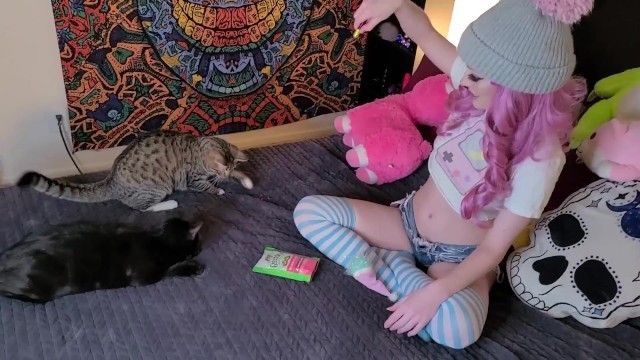 Playing with 2 Pussies