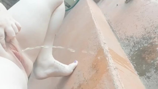 Naughty Aussie Slut Takes a Quick Piss in her Backyard