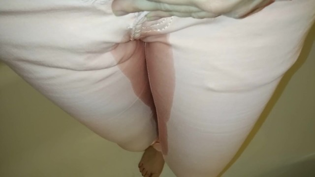 Hairy Pussy Pissing in the Pink Yeans
