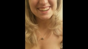 Dirty College Girl will Fuck Fans