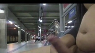 Str8 guy jerking in metro