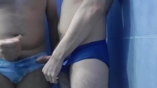 Paja y Meo en slip de spandex