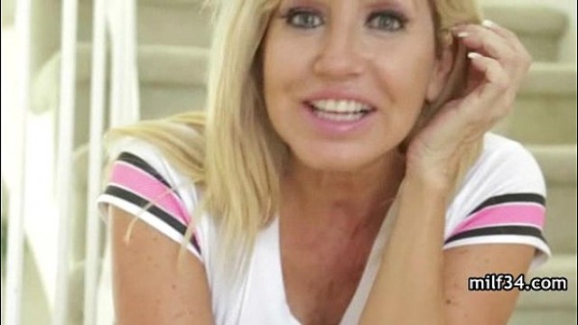 My Best Friend's Sexy Mom&excl;