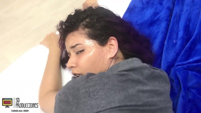 Entro a La Casa y Encuentro a Mi Hermanastra Bien Cachonda - Parte 2 - Porno En Español