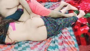 Pakistani Mom and Stepdad Real Sex in the Early Morning on the Bed