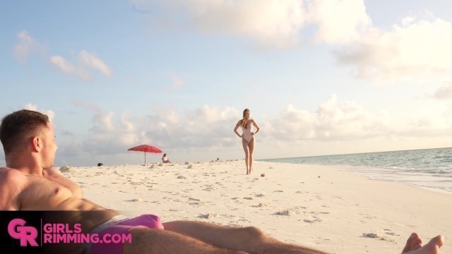 GIRLSRIMMING - Beachside Rimming Romance with Petite Amanda Clarke