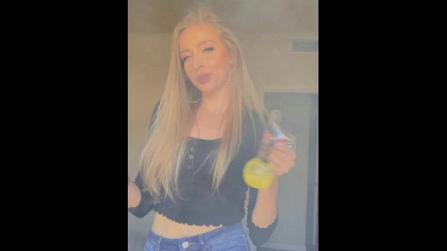 420 CANNABIS BABE SMOKING MY BUBBLER IN MY ROOM BIG CLOUDS ASMR FETISH // BLONDE BUNNY